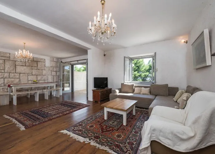 Luxury Oasis Brac With Heated Pool *