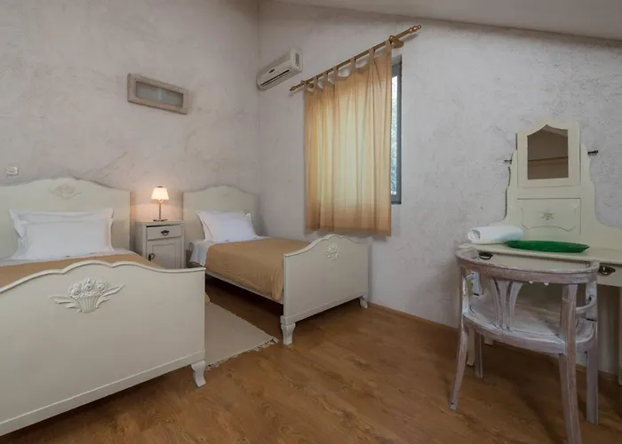 Vila Luxury Oasis Brac With Heated Pool