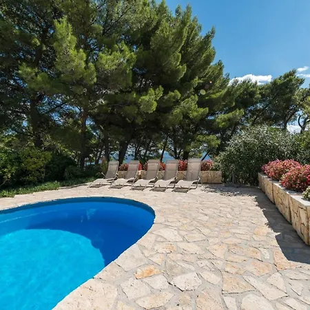 Вілла Luxury Oasis Brac With Heated Pool Бол